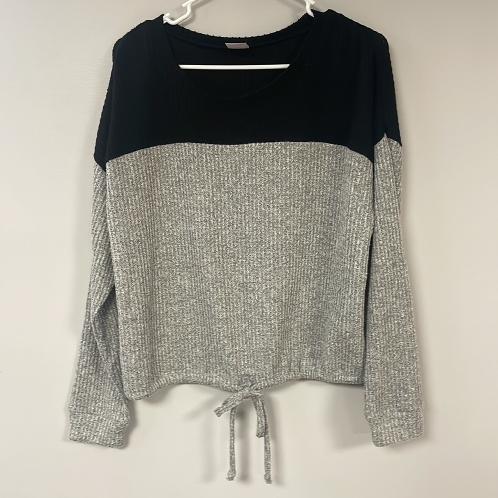 No Boundaries Junior sweater,  Gray & Black, Colorblock  thermal L (11-13)